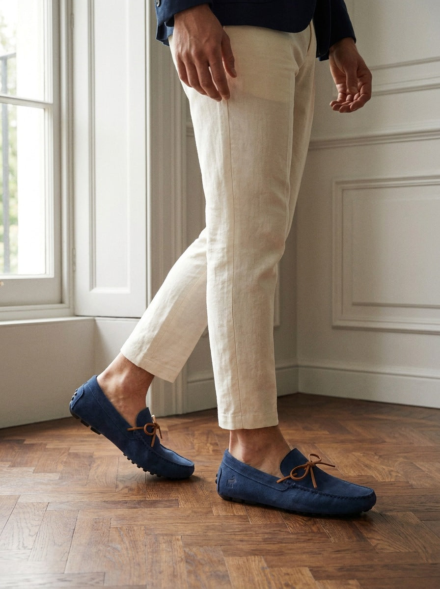 Ascot azul - modelo caminando.jpg