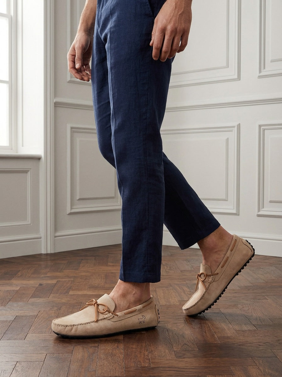 Ascot kaki - modelo caminando.jpg