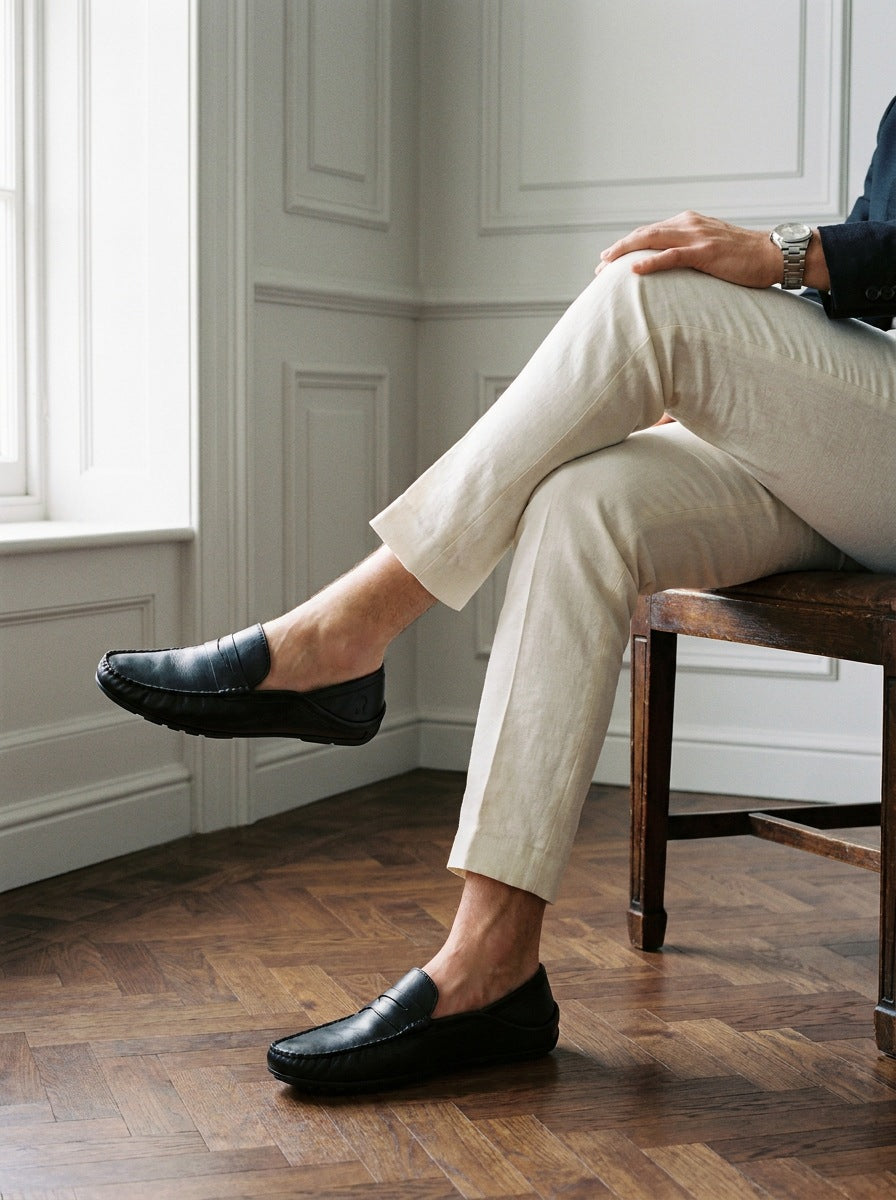 Grosvenor negro - modelo sentado.jpg