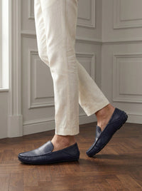 Thumbnail for Grosvenor azul - modelo caminando.jpg