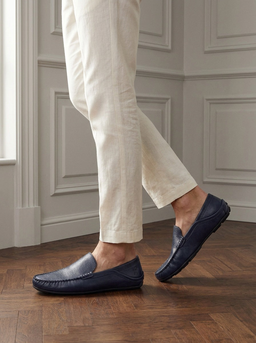Grosvenor azul - modelo caminando.jpg
