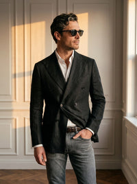 Thumbnail for Blazer St James's Linen Double-Breasted — St James negro - plano medio atardecer.jpg