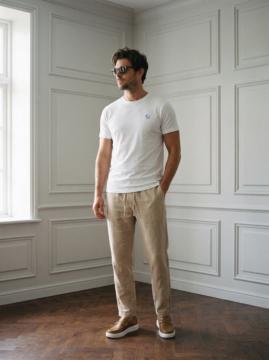 Remera Goat London — Remera Goat London blanca - Modelo B2 de pie.jpg