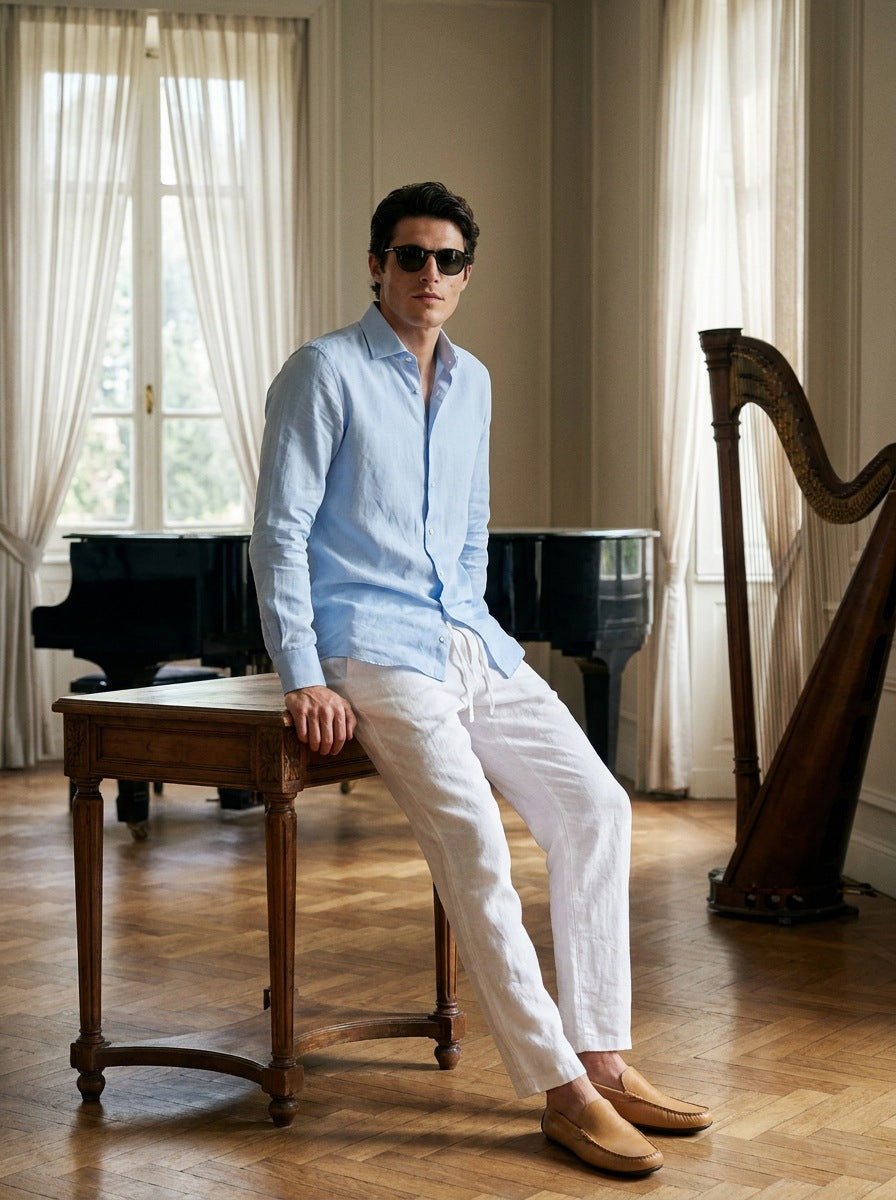 Camisa Knightsbridge Sky Blue Poplin — Modelo 53 celeste - Modelo V apoyado.jpg