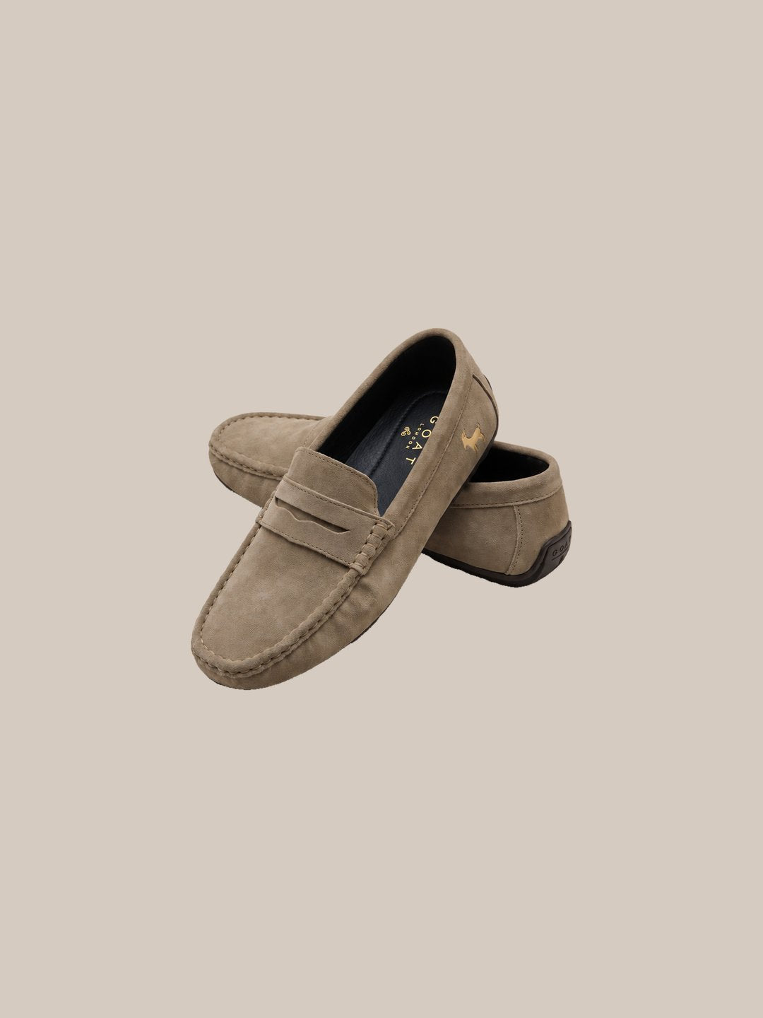 Mocasín Eton Suede Penny — 8 khaki par elegante - IA.jpg
