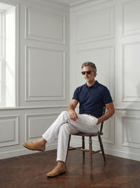 Thumbnail for Polo Chemise — Polo Chemise azul - Modelo A2 sentado.jpg