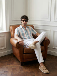 Thumbnail for Camisa Marylebone 100% Lino — Marylebone celeste - Modelo G sentado.jpg