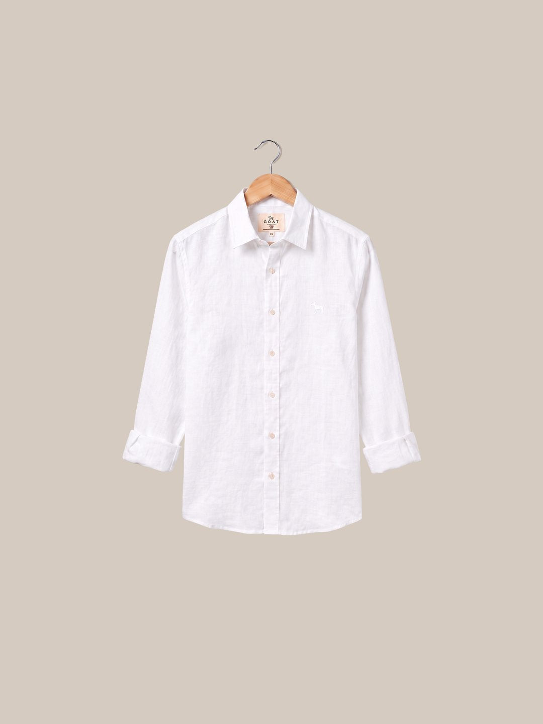 Camisa Chelsea Linen Camp Collar — Modelo 56 blanca arremangada - IA.jpg