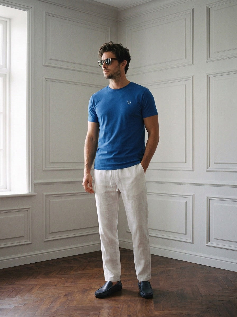 Remera Goat London — Remera Goat London azul - Modelo B2 de pie.jpg