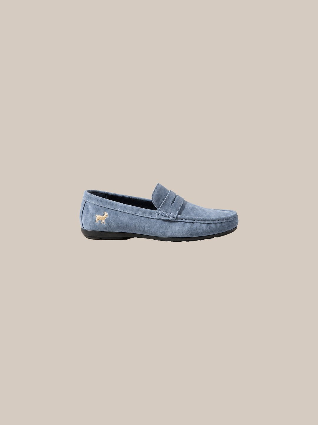 Mocasín Eton Suede Penny — 8 light blue perfil elegante - IA.jpg