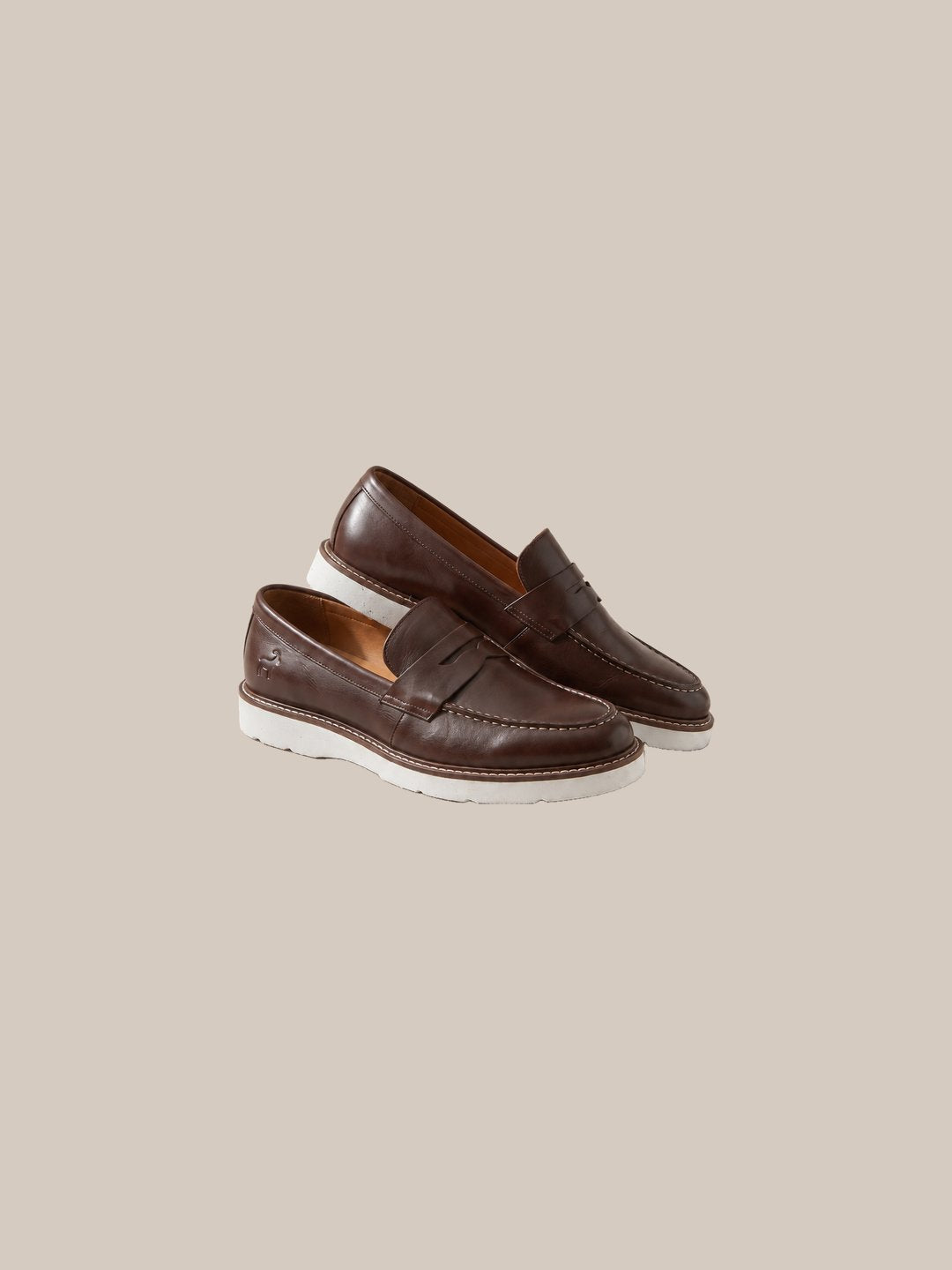 Mocasín Holland Park Platform Penny — 18 dark brown par elegante - IA.jpg