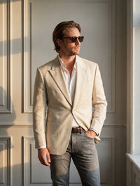 Thumbnail for Blazer Burlington Peak Lapel — Burlington crema - plano medio atardecer.jpg