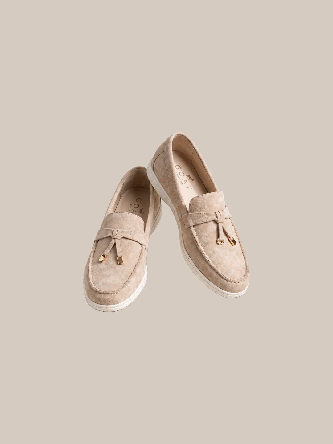 Mocasín Belsize Suede Tassel — 11 khaki par elegante - IA.jpg