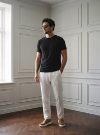 Thumbnail for Remera Goat London — Remera Goat London negra - Modelo B2 de pie.jpg