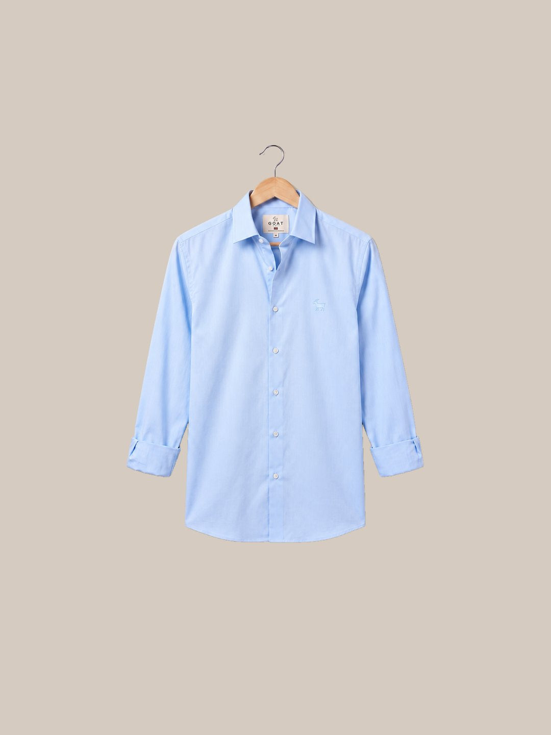 Camisa Knightsbridge Sky Blue Poplin — Modelo 53 celeste arremangada - IA.jpg