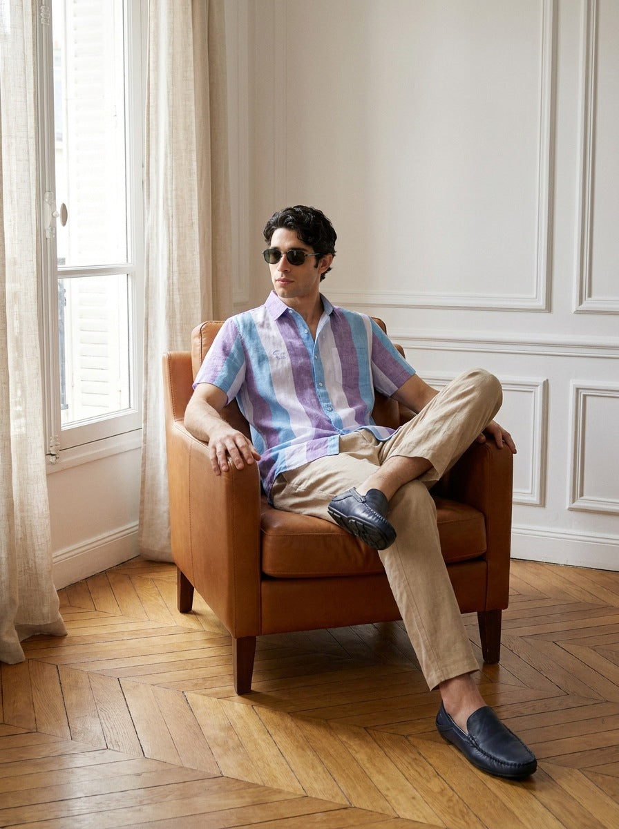 Camisa London Eye (100% lino) — London Eye celeste - Modelo N sentado.jpg