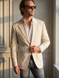 Thumbnail for Blazer Burlington Peak Lapel — Burlington crema - primer plano atardecer.jpg